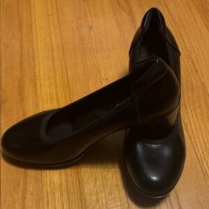 Dream Pairs Classic Black Heels
